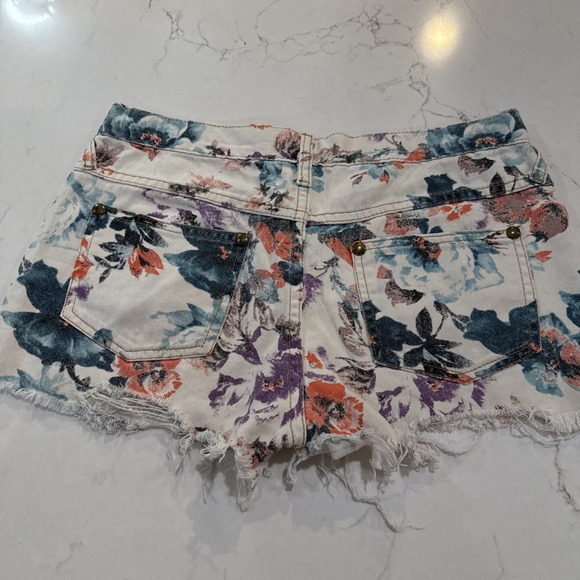 Free People Womens Floral Denim Shorts Size 27 EUC‎ - Picture 8 of 8